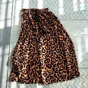 Never worn flowy cheetah print skirt
